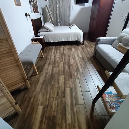 Bed And Breakfast Raggio Di Sole 伊格莱西亚斯 外观 照片