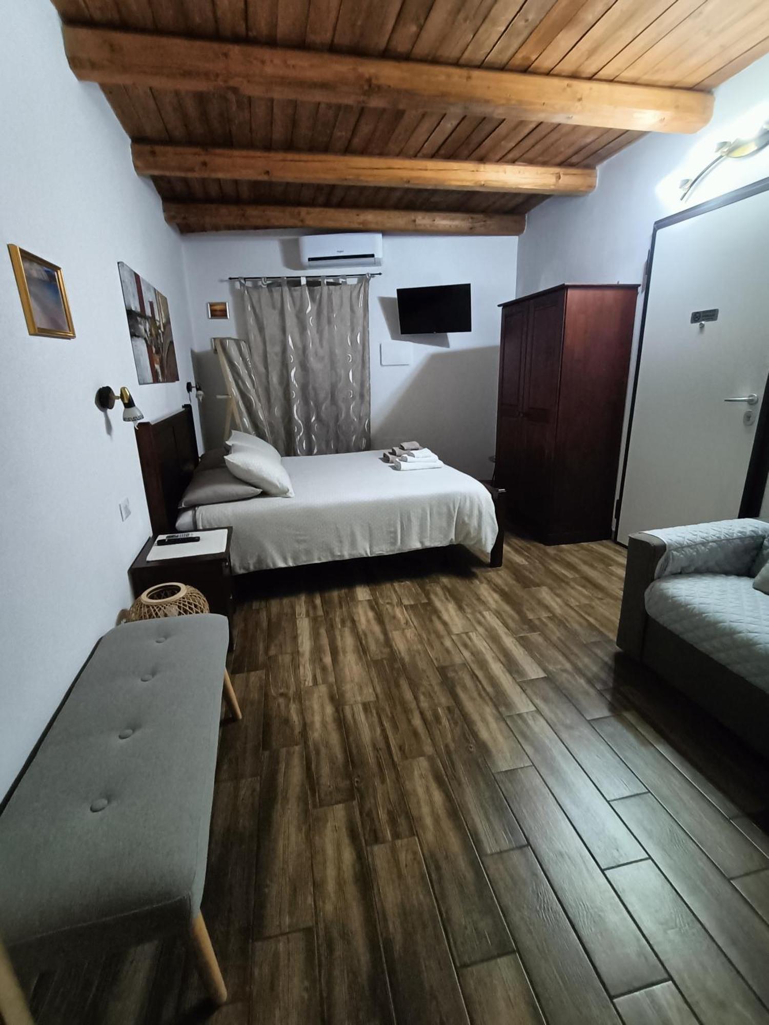 Bed And Breakfast Raggio Di Sole 伊格莱西亚斯 外观 照片