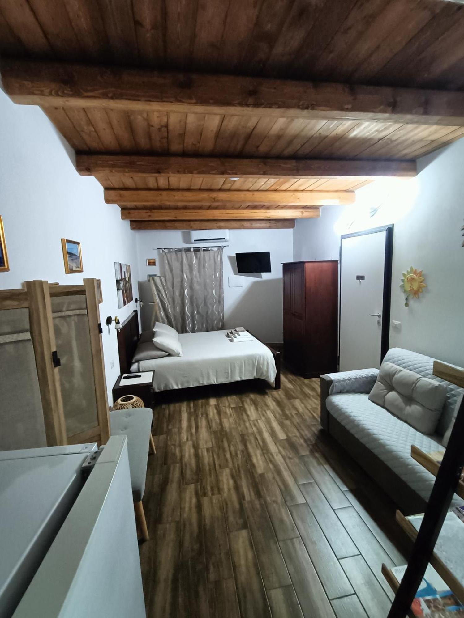 Bed And Breakfast Raggio Di Sole 伊格莱西亚斯 外观 照片
