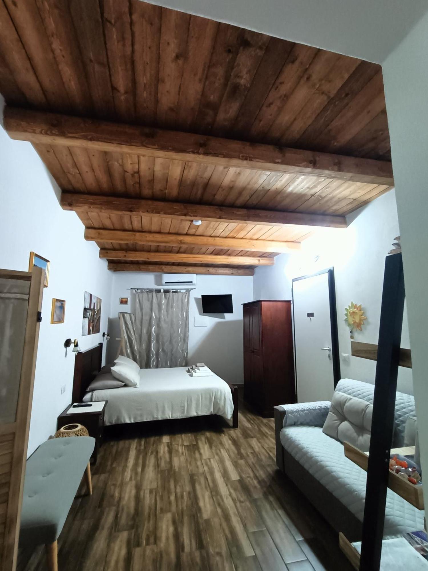Bed And Breakfast Raggio Di Sole 伊格莱西亚斯 外观 照片