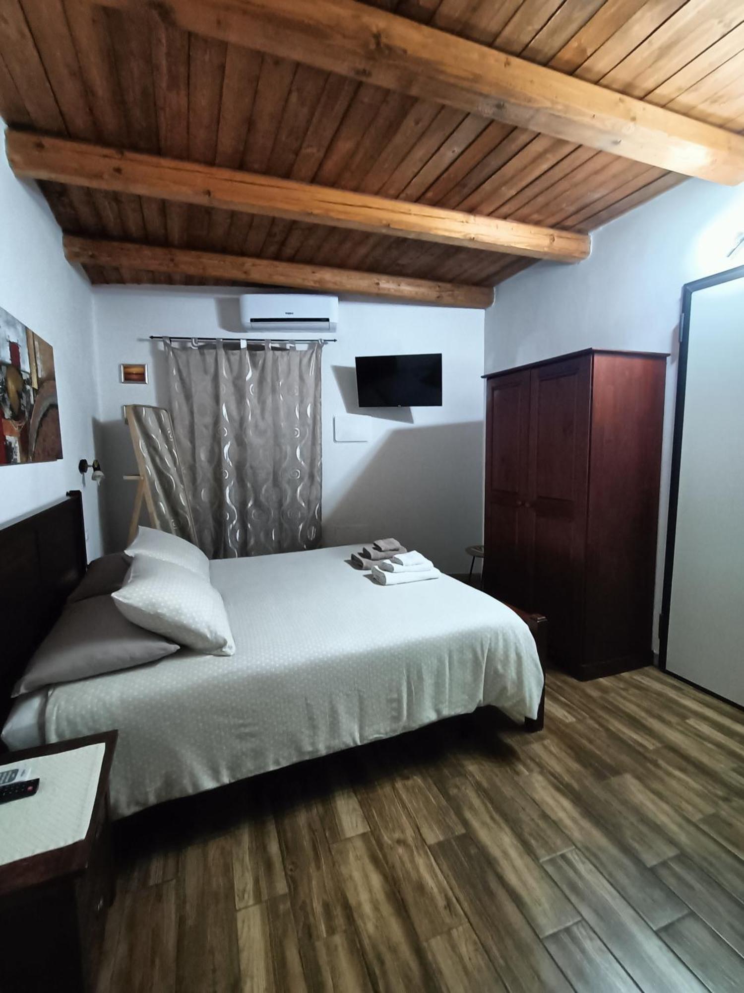 Bed And Breakfast Raggio Di Sole 伊格莱西亚斯 外观 照片