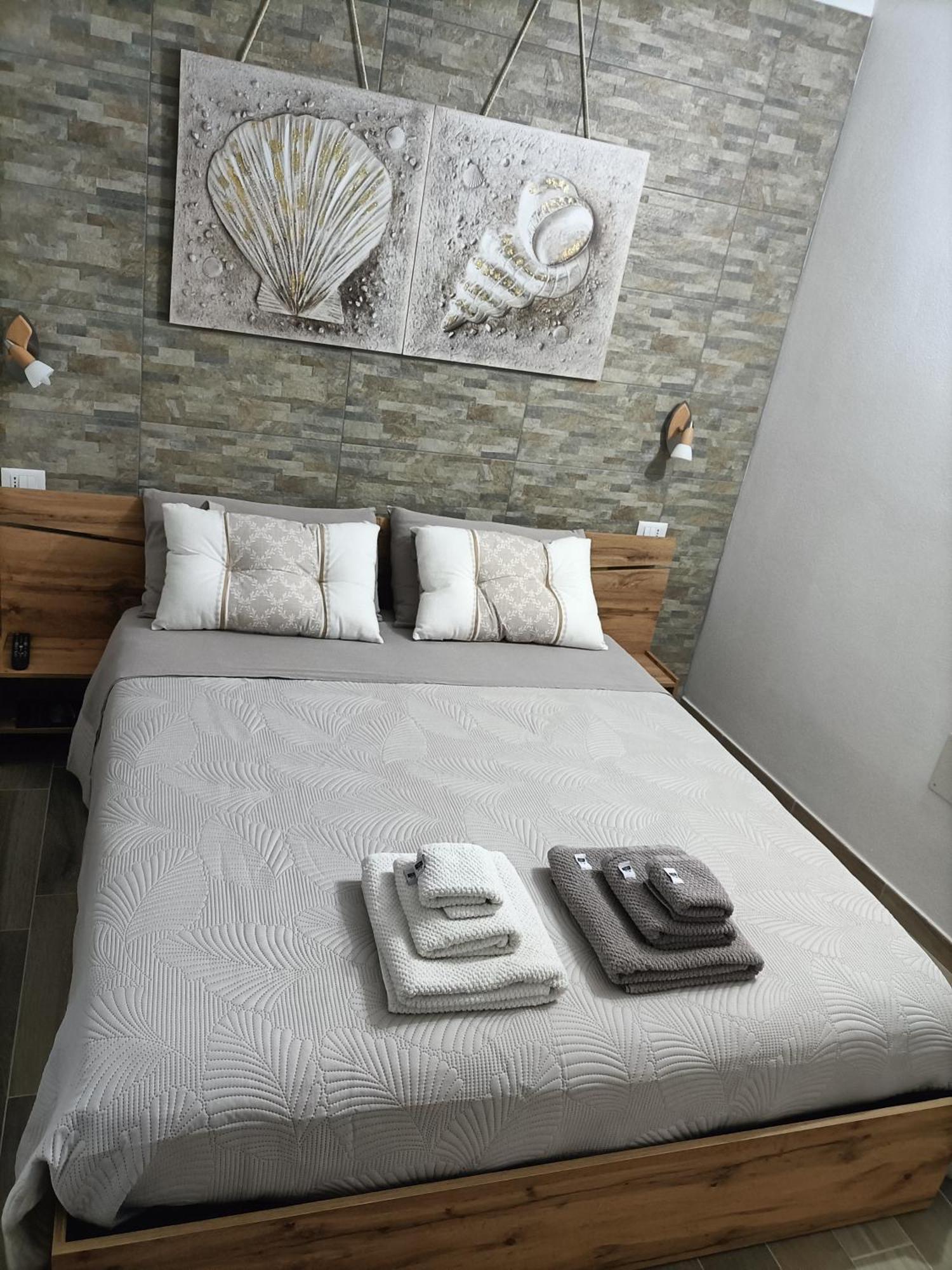 Bed And Breakfast Raggio Di Sole 伊格莱西亚斯 外观 照片
