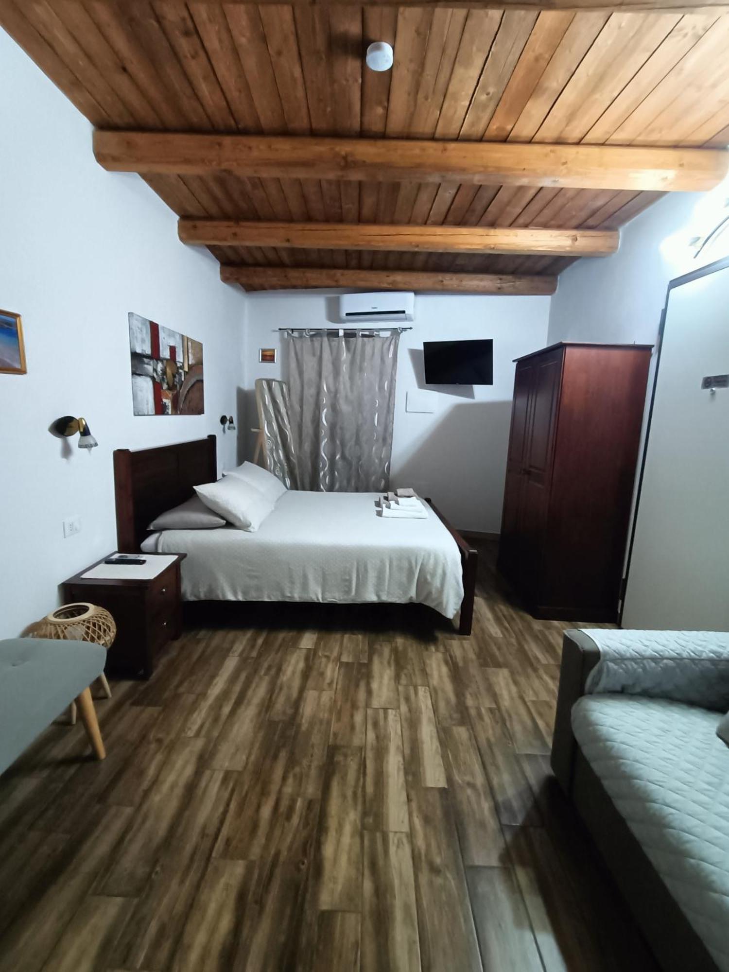 Bed And Breakfast Raggio Di Sole 伊格莱西亚斯 外观 照片
