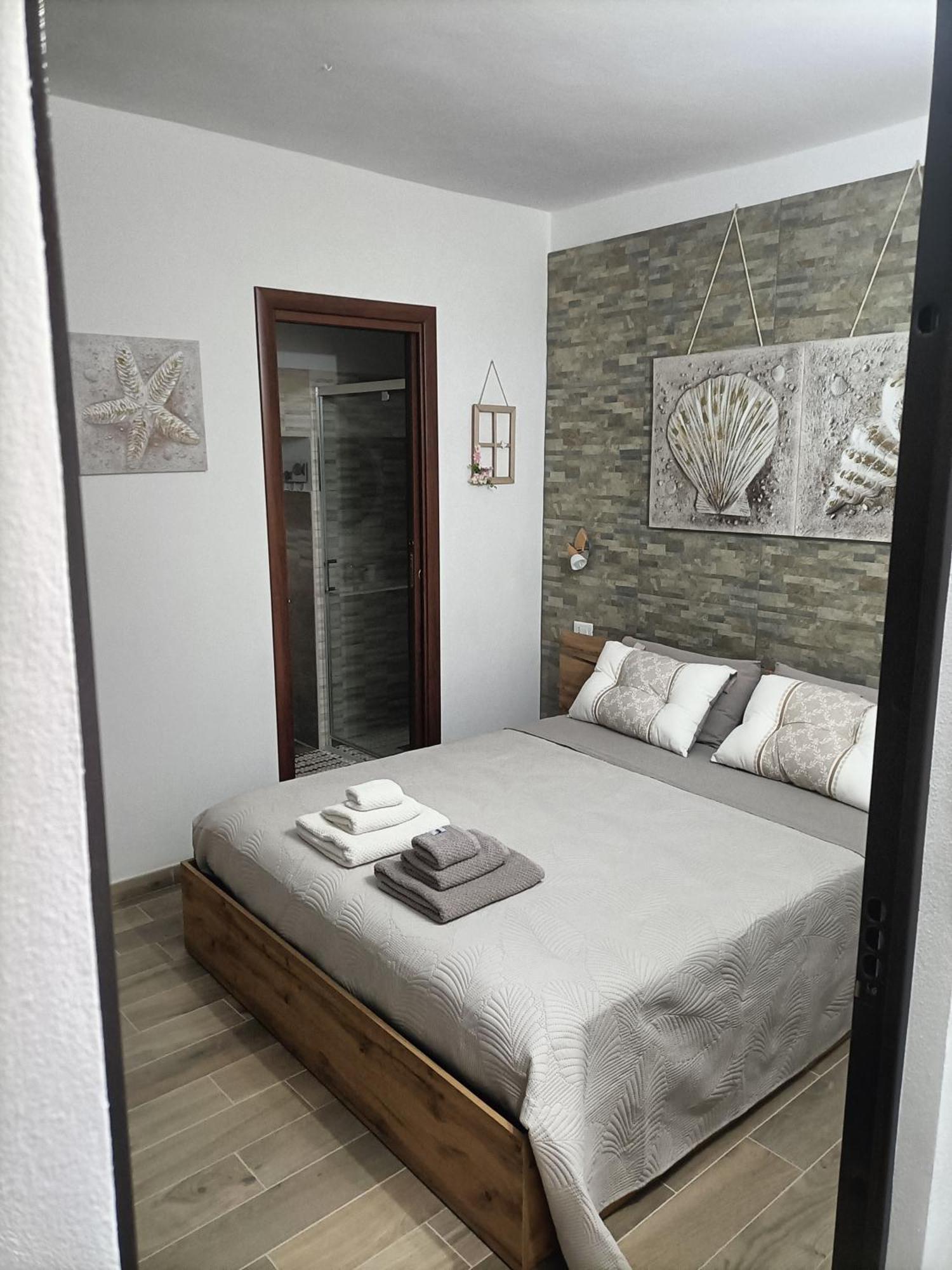Bed And Breakfast Raggio Di Sole 伊格莱西亚斯 外观 照片
