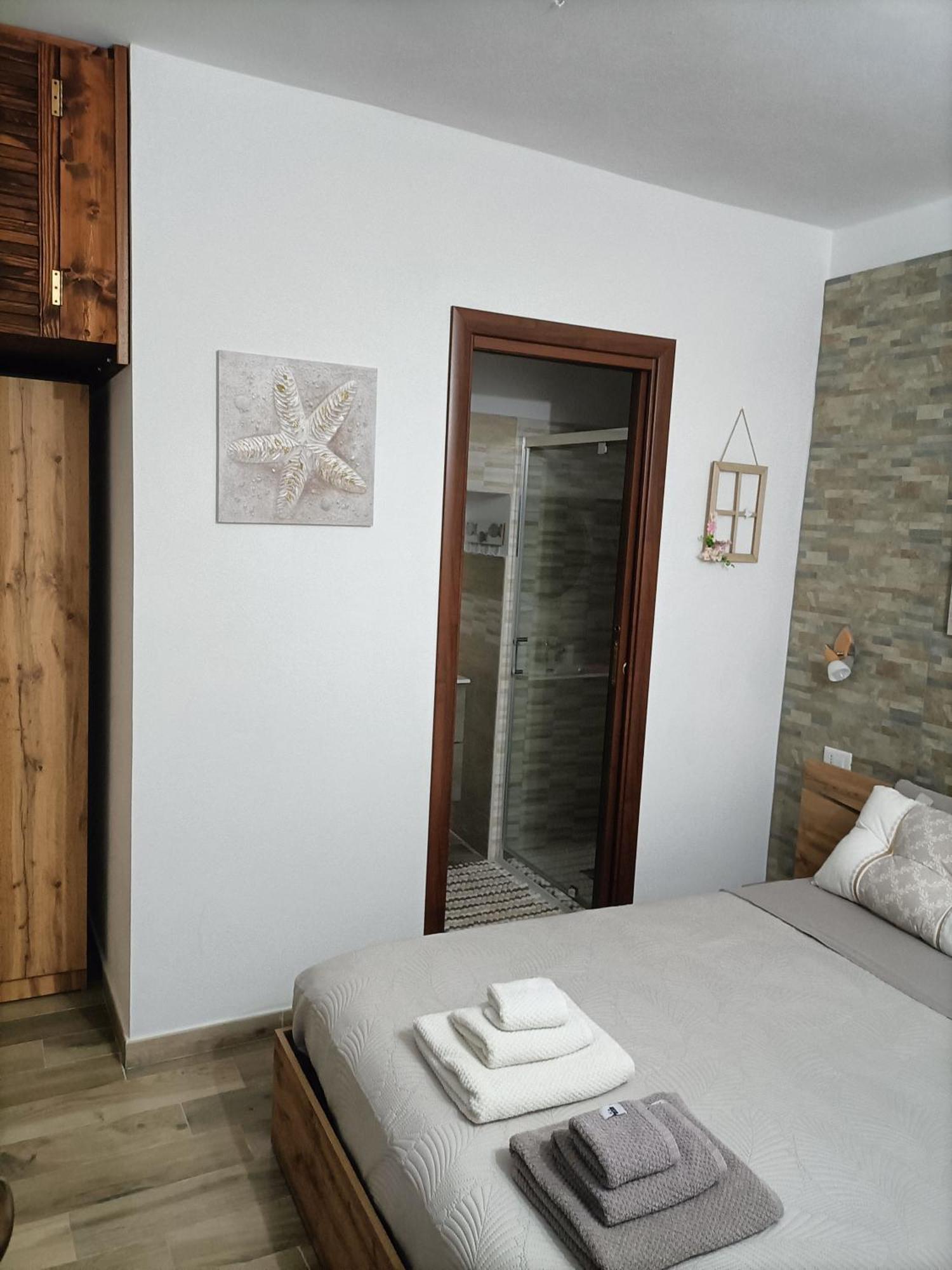 Bed And Breakfast Raggio Di Sole 伊格莱西亚斯 外观 照片