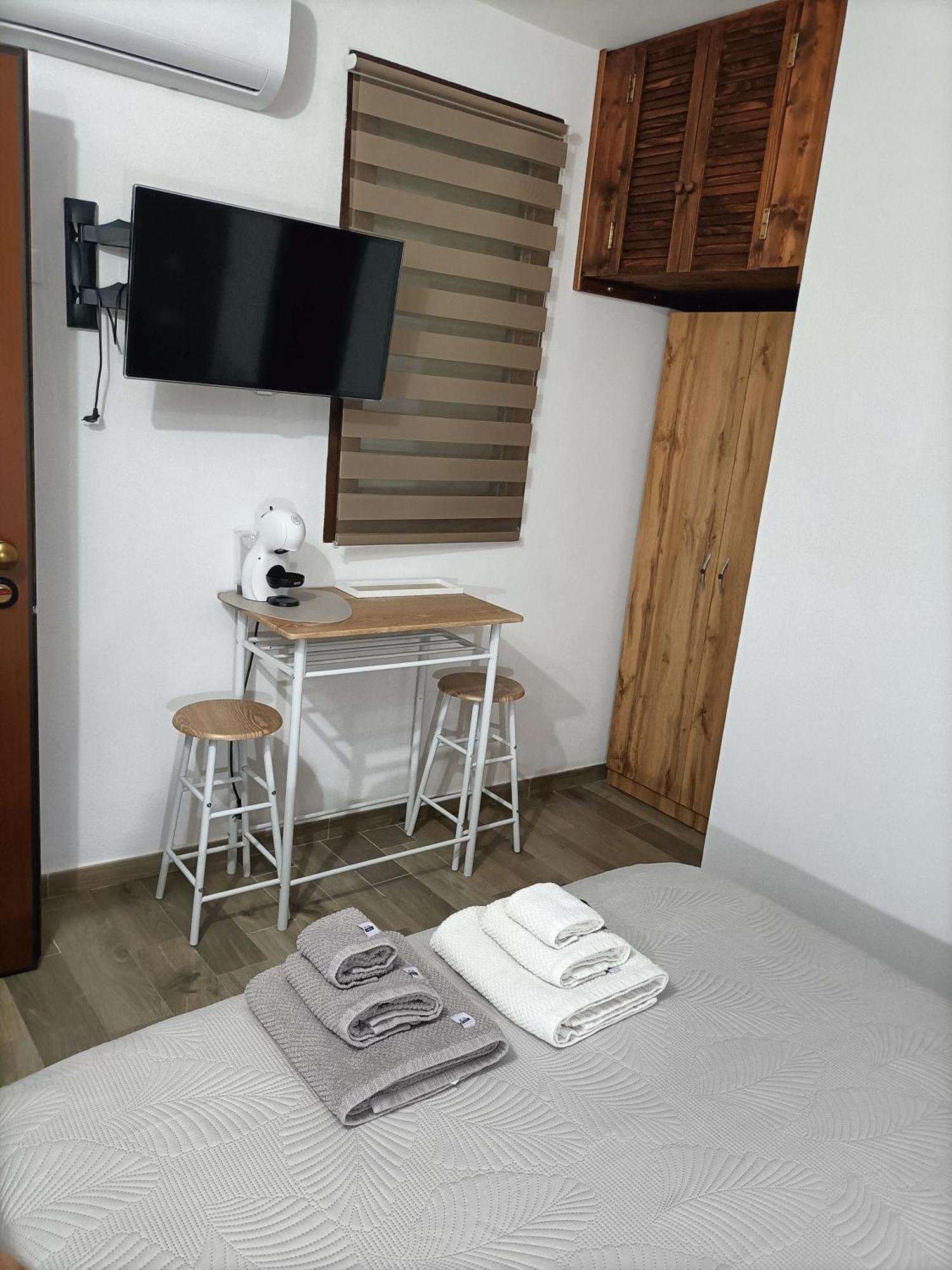 Bed And Breakfast Raggio Di Sole 伊格莱西亚斯 外观 照片