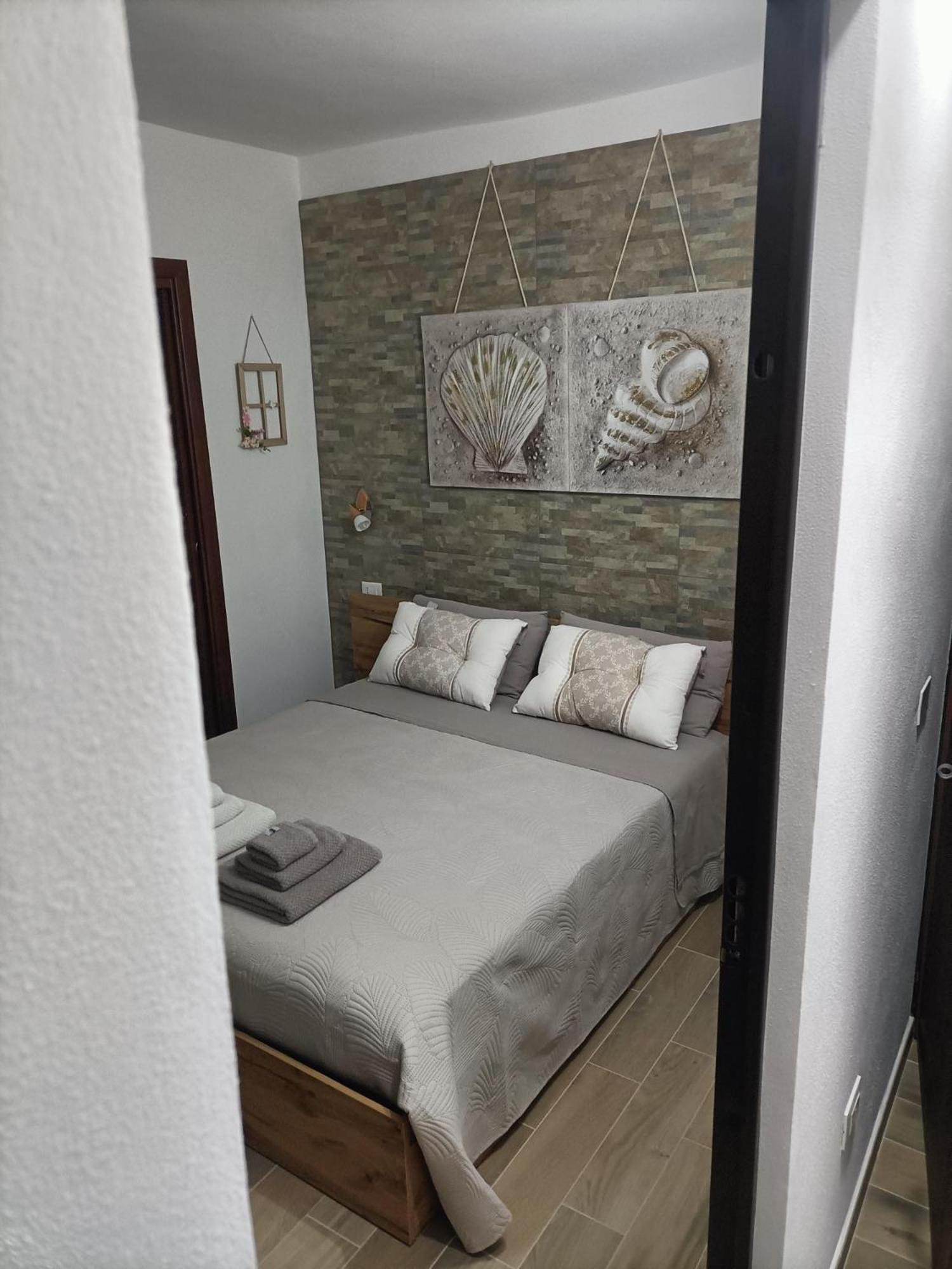 Bed And Breakfast Raggio Di Sole 伊格莱西亚斯 外观 照片