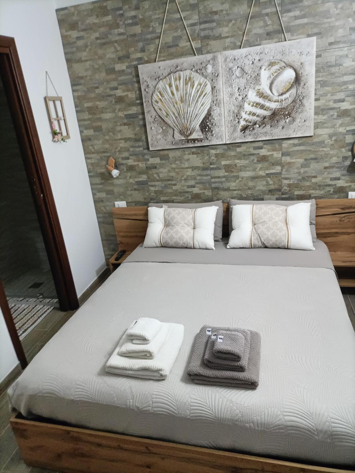 Bed And Breakfast Raggio Di Sole 伊格莱西亚斯 外观 照片