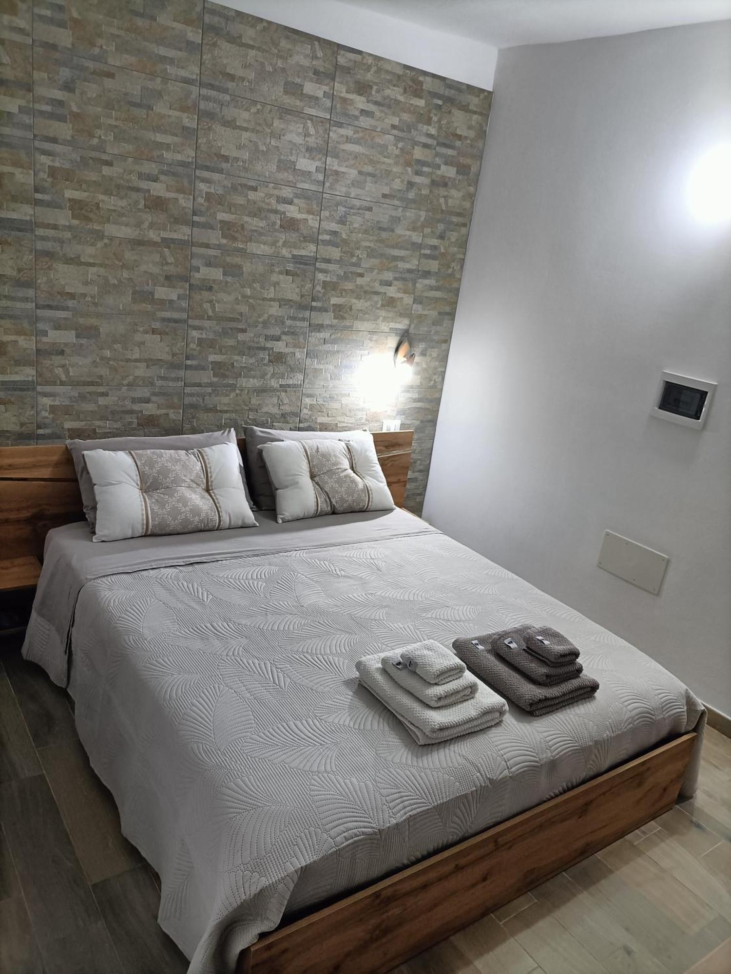 Bed And Breakfast Raggio Di Sole 伊格莱西亚斯 外观 照片