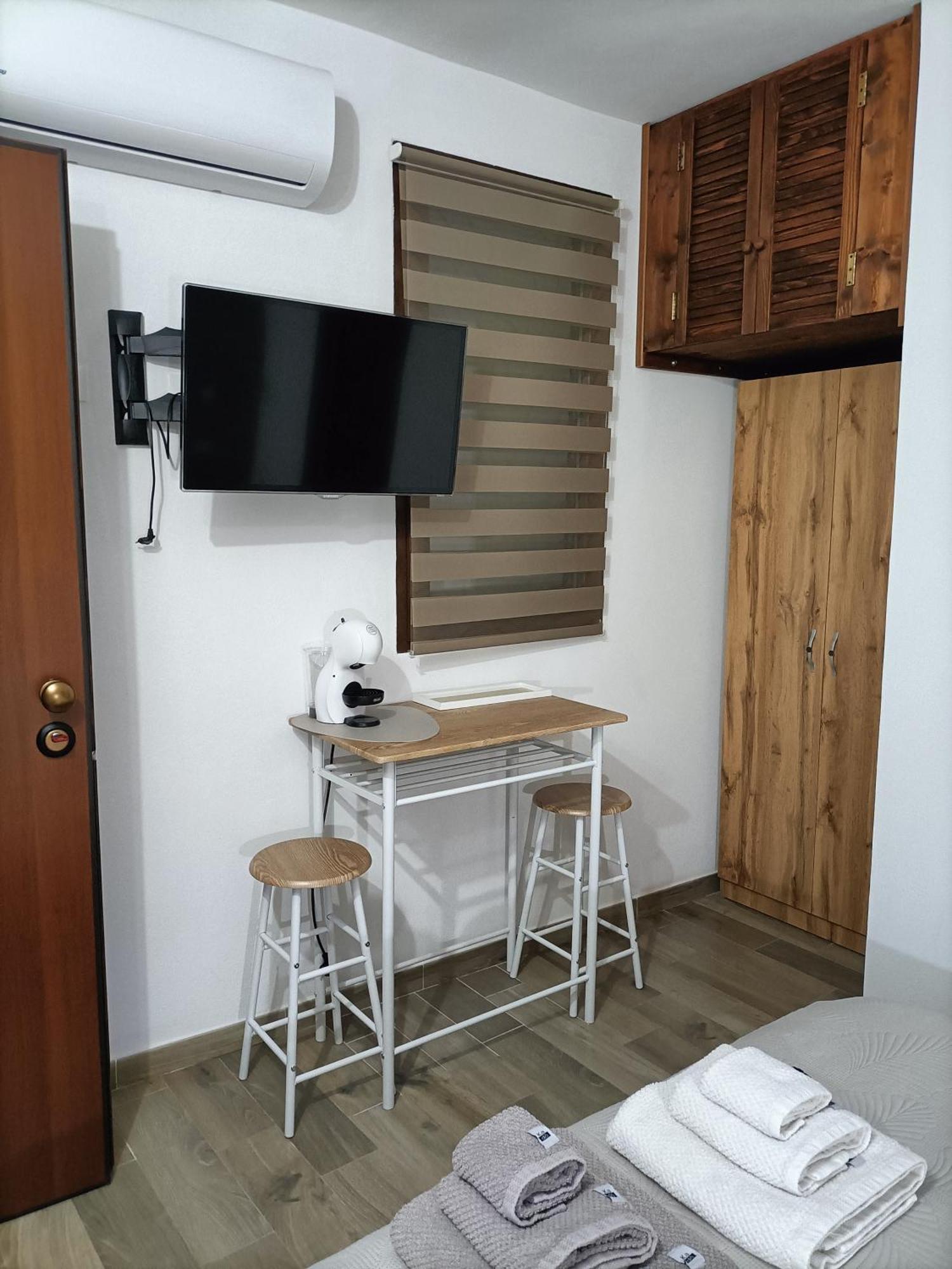 Bed And Breakfast Raggio Di Sole 伊格莱西亚斯 外观 照片